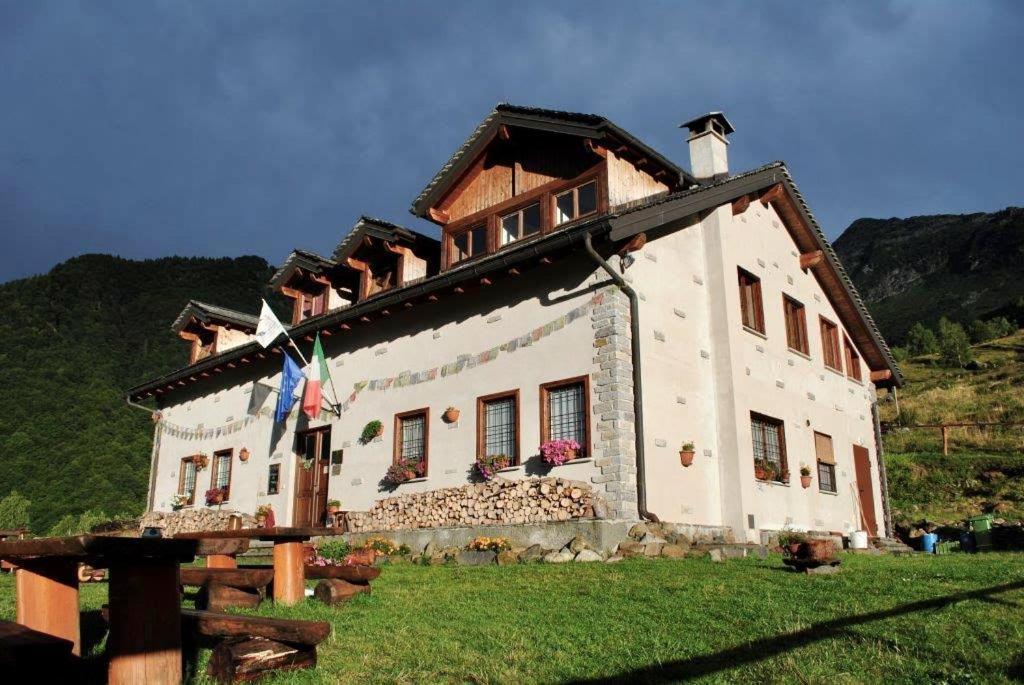 Hostel Rifugio Parpinasca Trontano Exterior foto